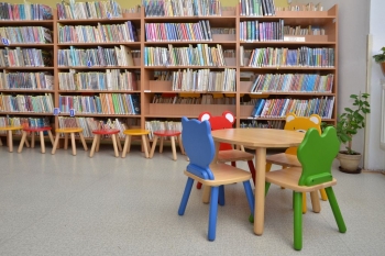 Oddělení pro děti - stolek a zvířatkové židle