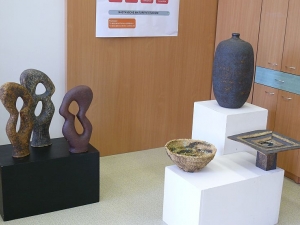 Výstava Hlavou i rukama - keramické objekty